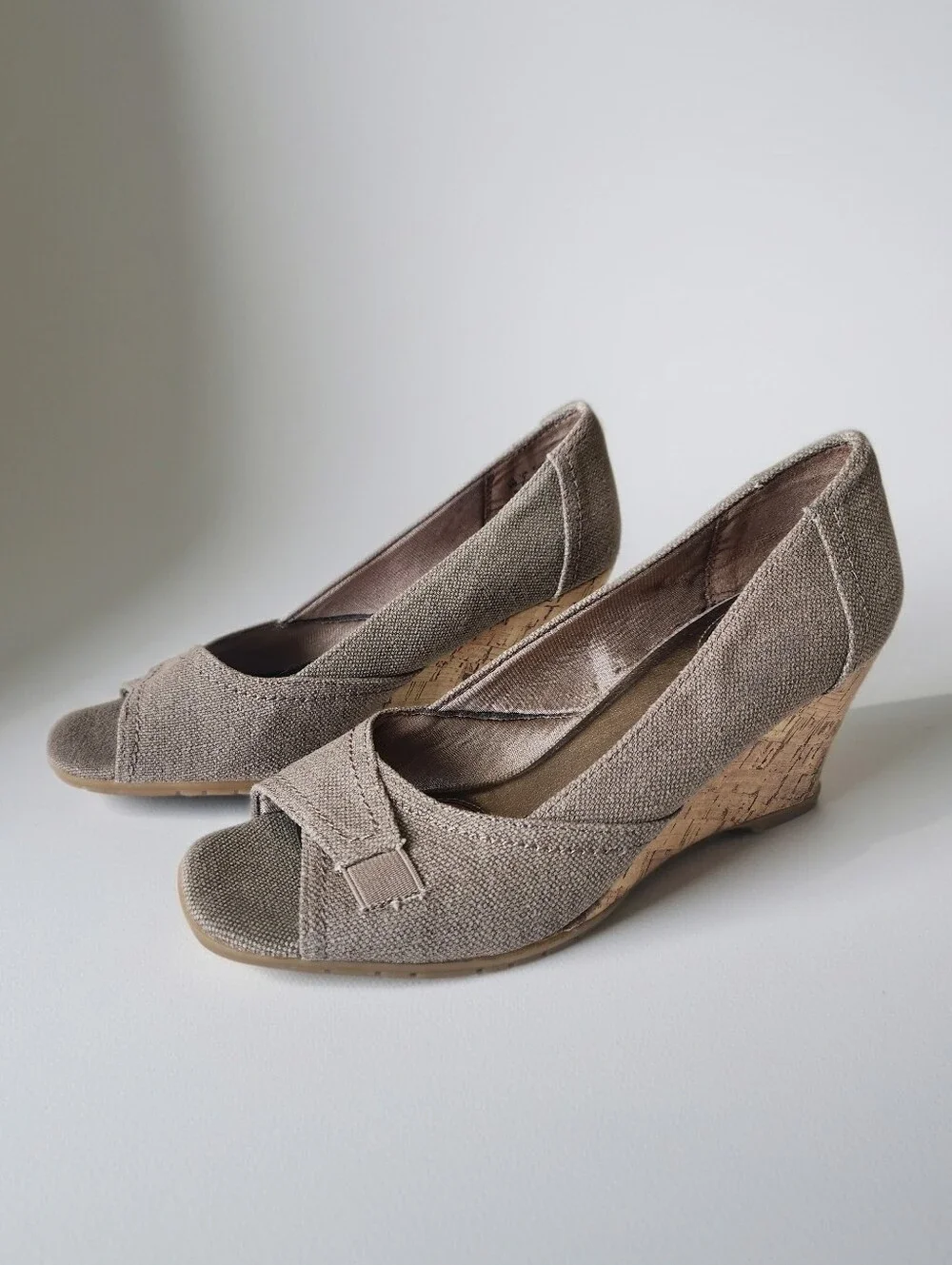 Life Stride Promote Beige Canvas Wedge Shoes with Memory Foam Size 9M